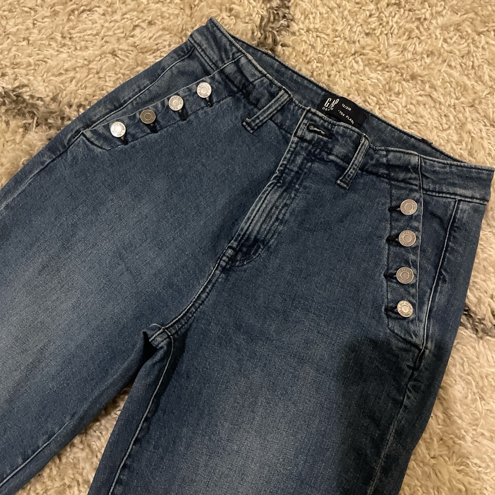 Gap High Rise '70s Flare Jeans Medium Wash